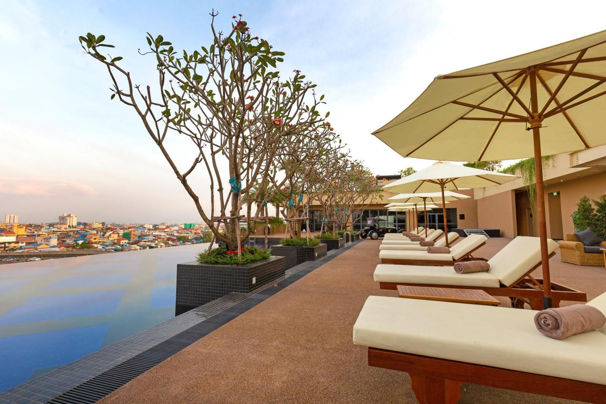 Sun & Moon, Riverside Hotel Phnom Penh Eksteriør bilde