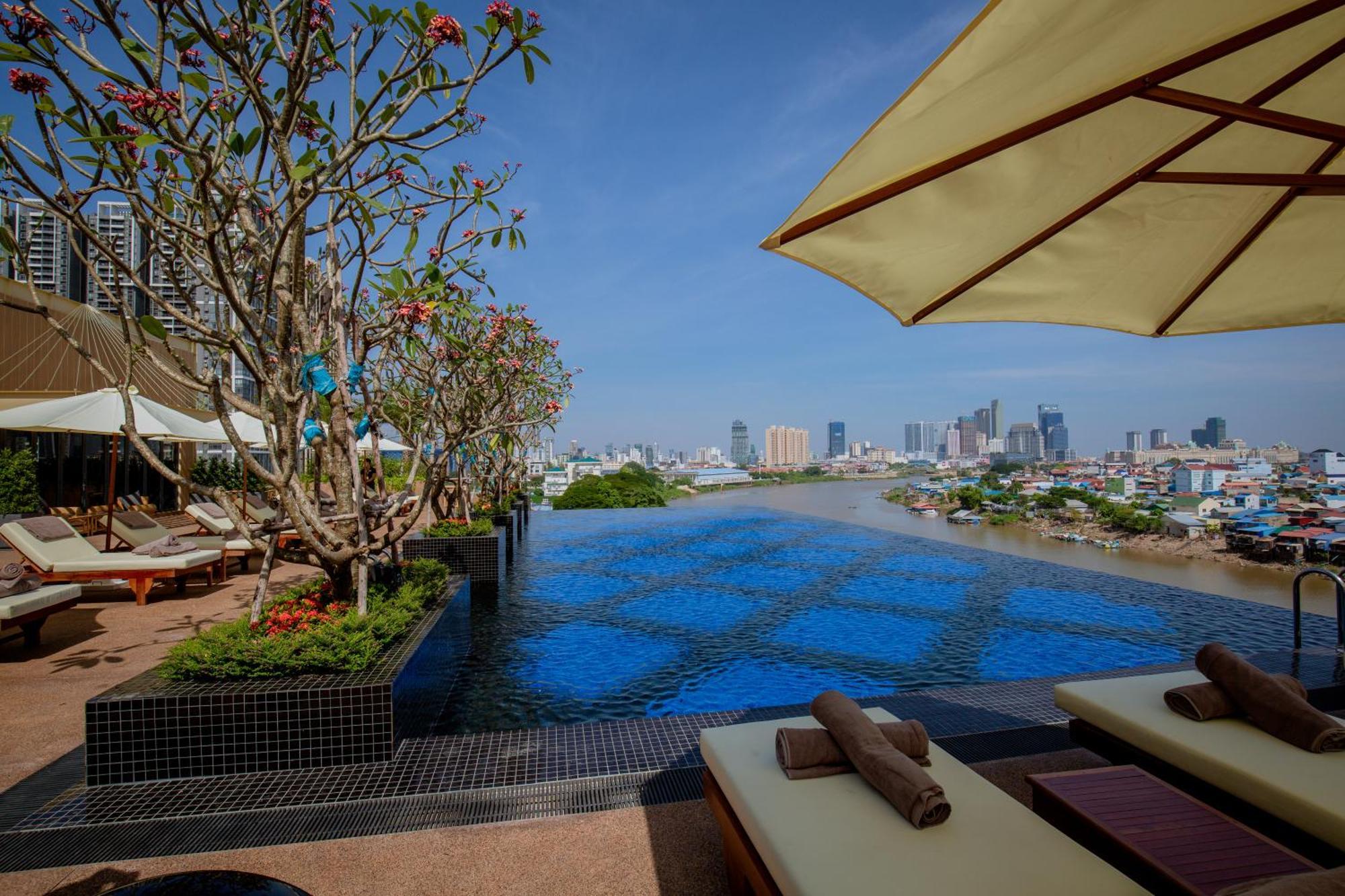 Sun & Moon, Riverside Hotel Phnom Penh Eksteriør bilde
