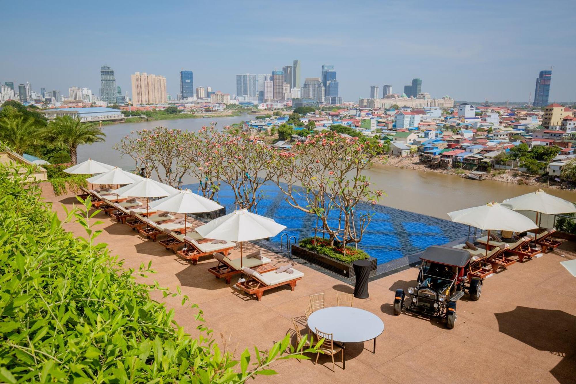 Sun & Moon, Riverside Hotel Phnom Penh Eksteriør bilde