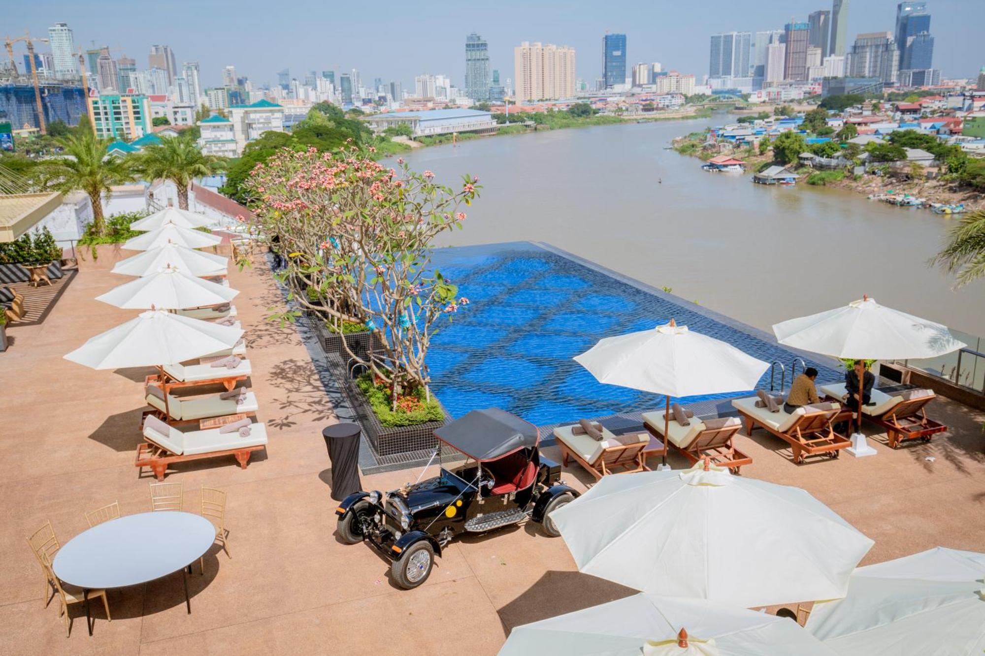 Sun & Moon, Riverside Hotel Phnom Penh Eksteriør bilde