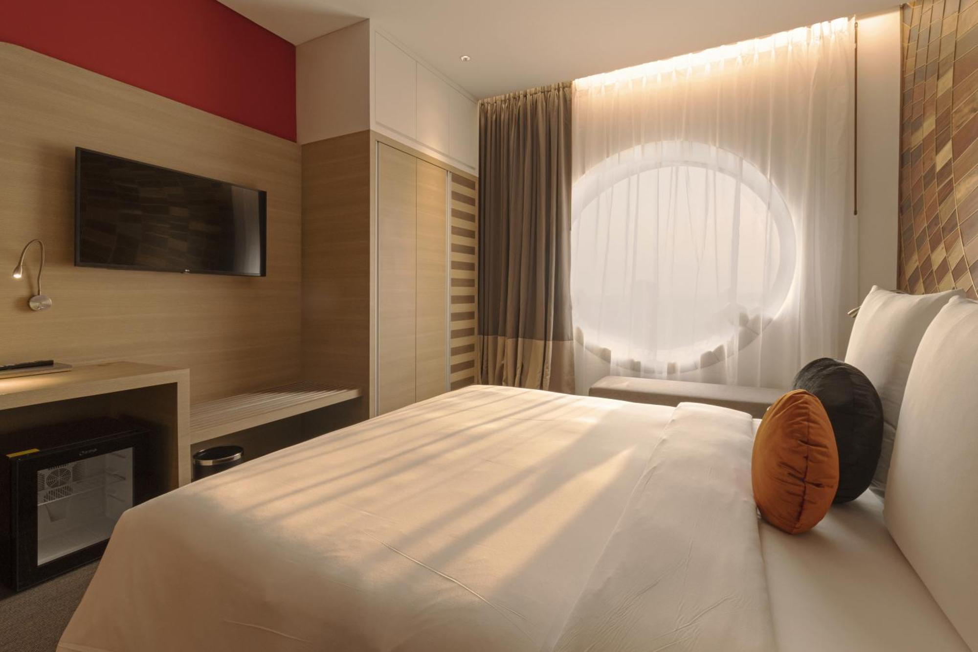 Sun & Moon, Riverside Hotel Phnom Penh Eksteriør bilde