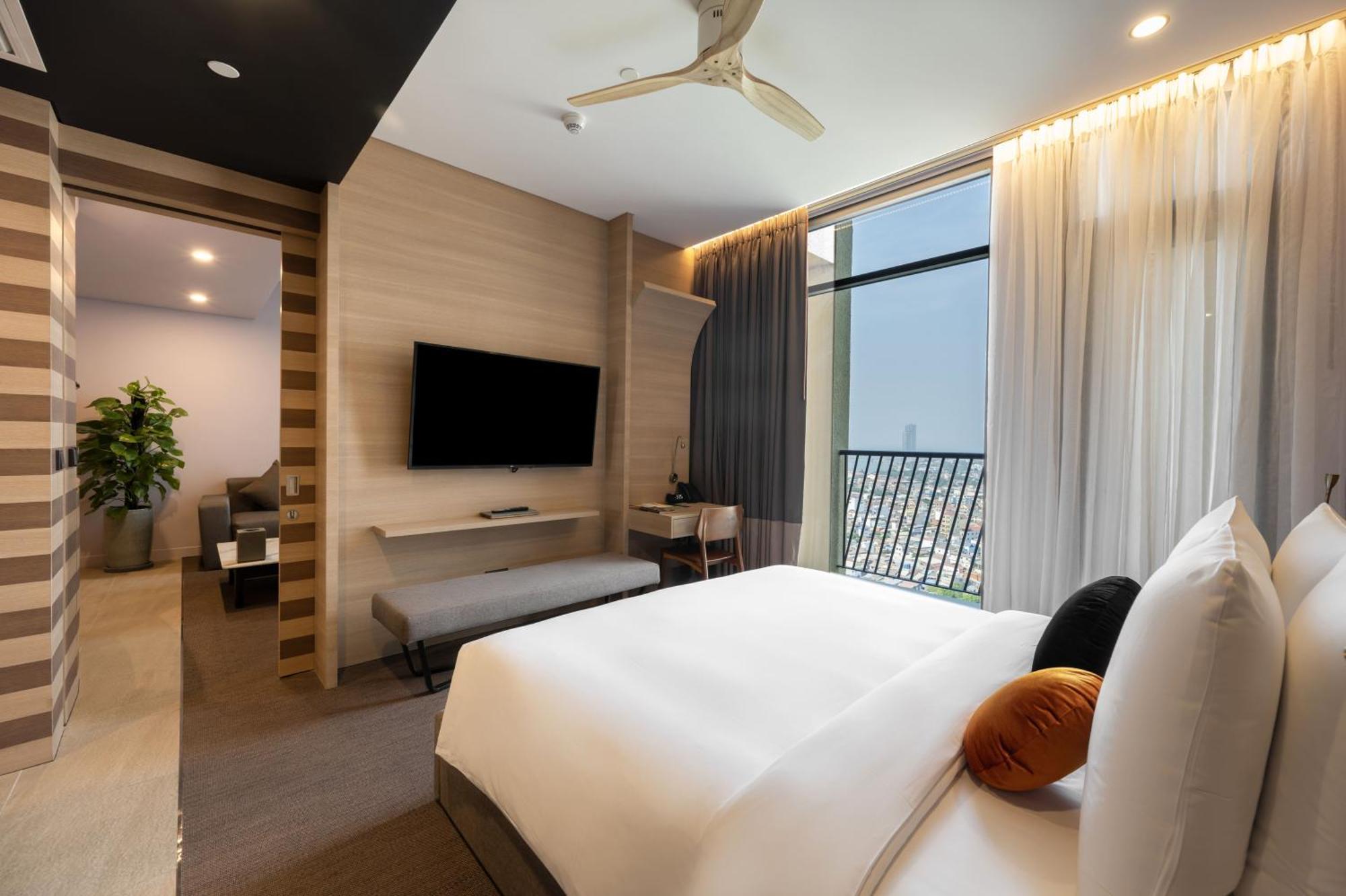 Sun & Moon, Riverside Hotel Phnom Penh Eksteriør bilde